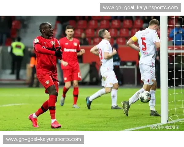 罗马vs勒沃库森：欧联杯巅峰对决，两支失意豪门的救赎之路